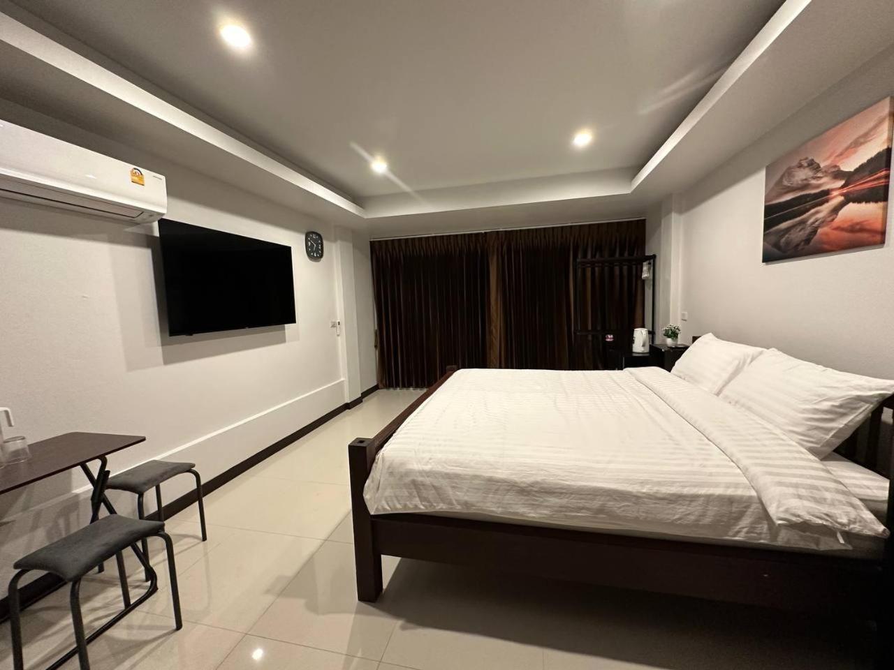Chris Jay @ Cnx Apartment เชียงใหม่ ภายนอก รูปภาพ