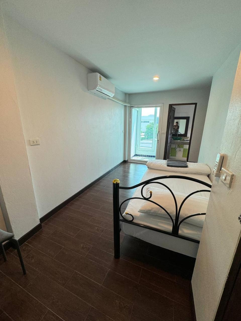 Chris Jay @ Cnx Apartment เชียงใหม่ ภายนอก รูปภาพ