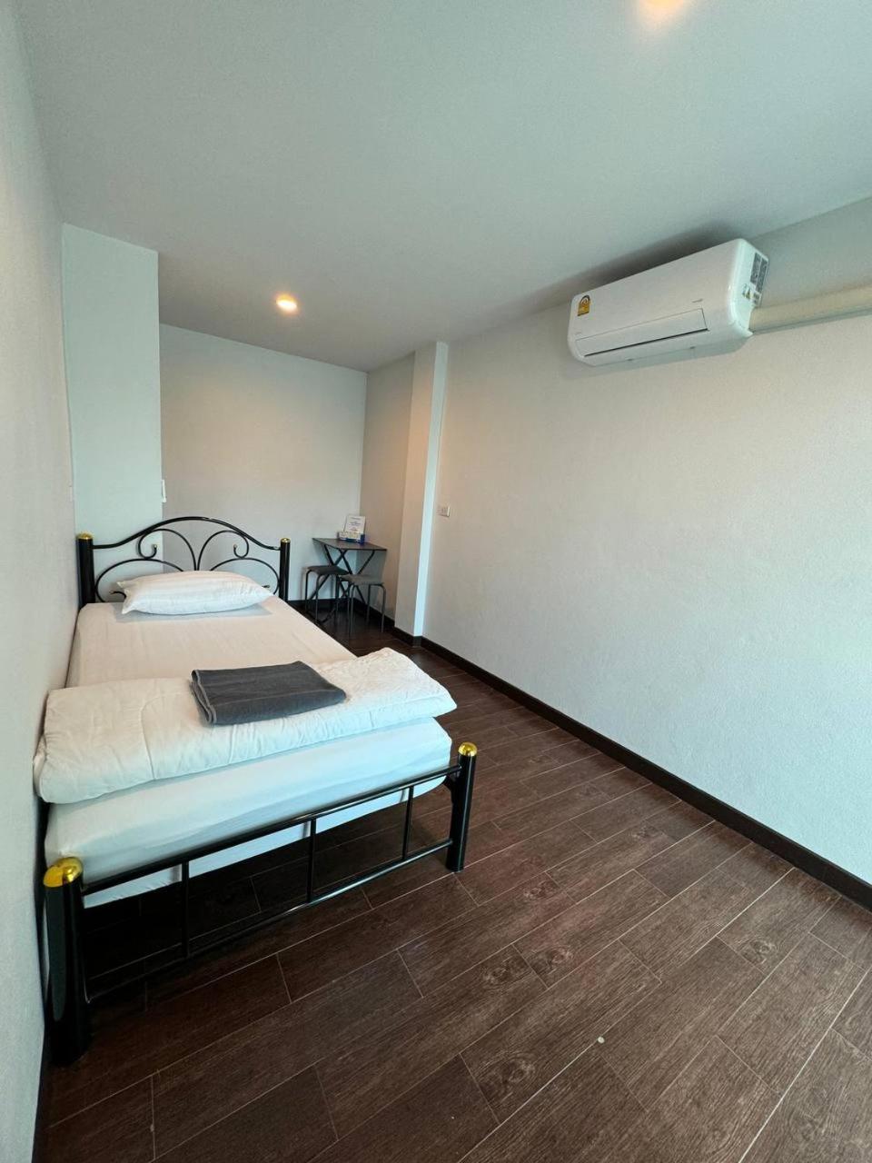 Chris Jay @ Cnx Apartment เชียงใหม่ ภายนอก รูปภาพ