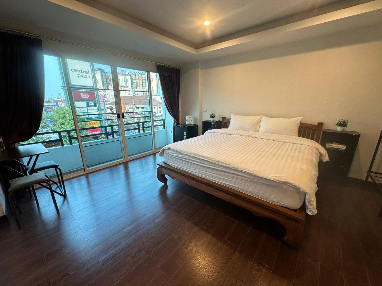 Chris Jay @ Cnx Apartment เชียงใหม่ ภายนอก รูปภาพ
